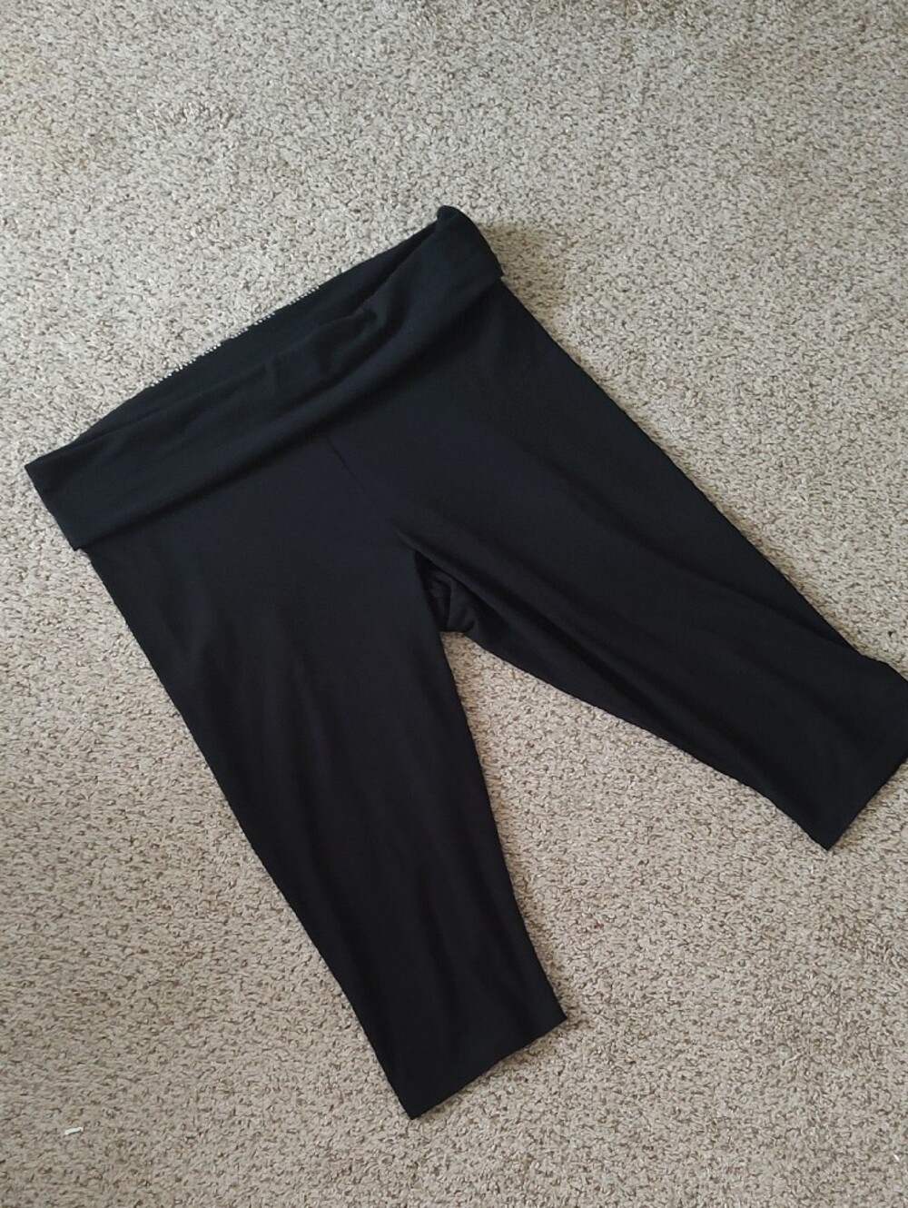 Women's PINK Victoria's Secret Black Fold-Over Waist Capri Leggings - Picture 2 of 5